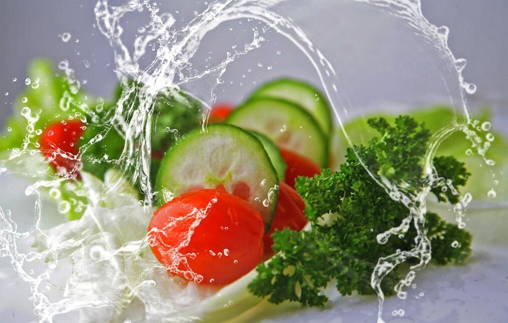 A healthy diet and water are important elements for losing weight